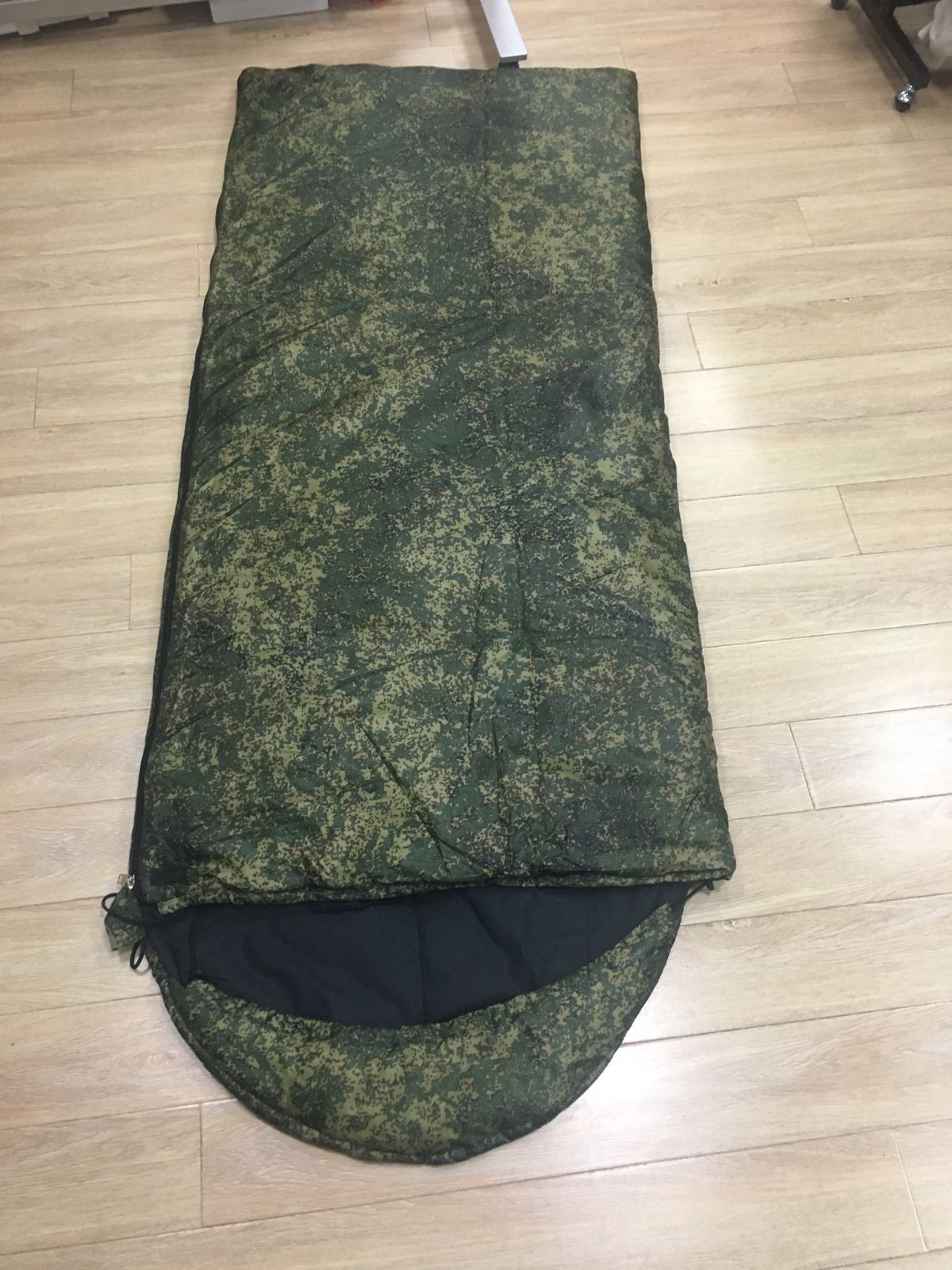 Армейский спальный мешок с капюшоном со стяжкой на 2-х фиксаторах