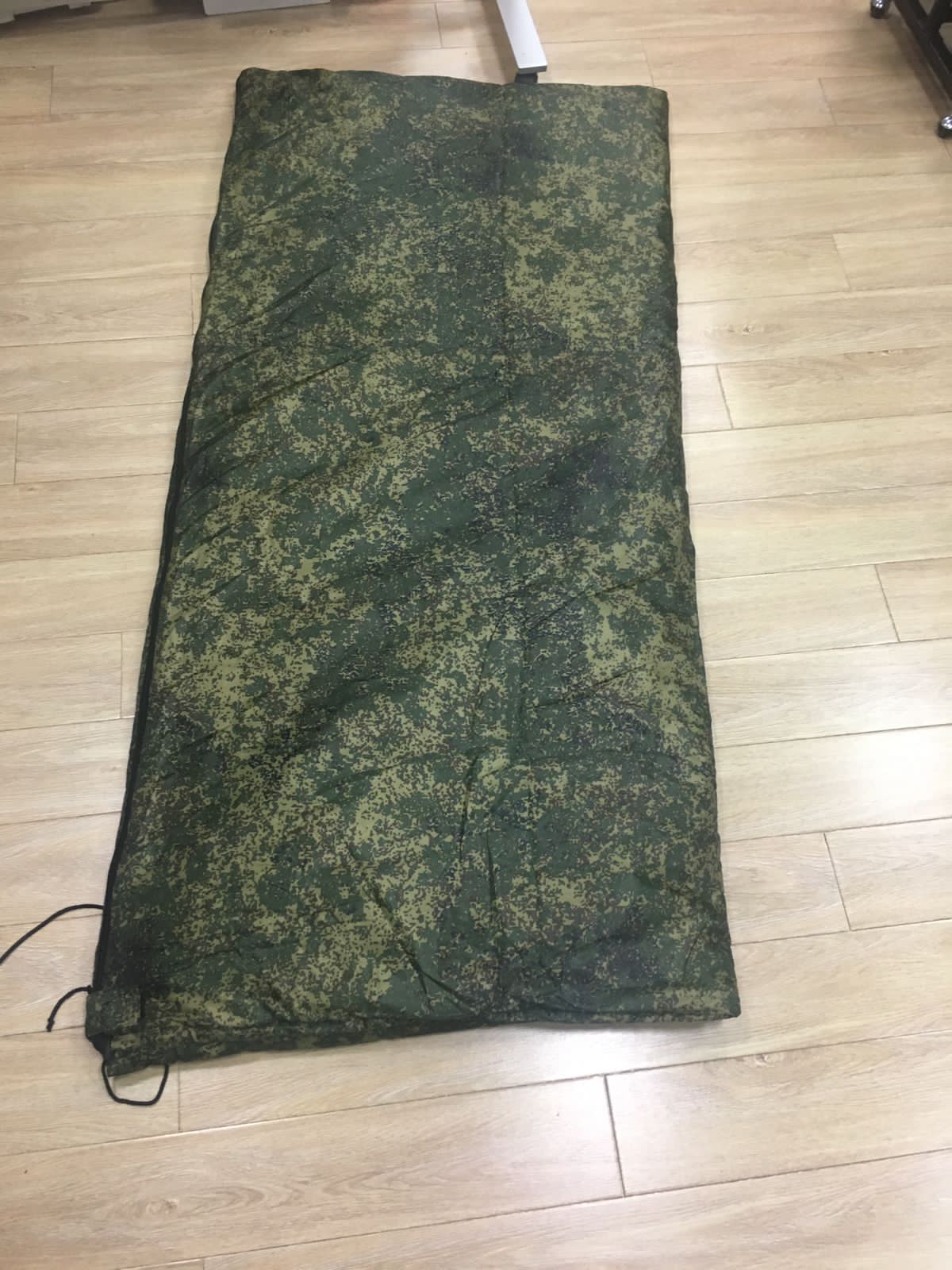 Армейский спальный мешок с капюшоном со стяжкой на 2-х фиксаторах