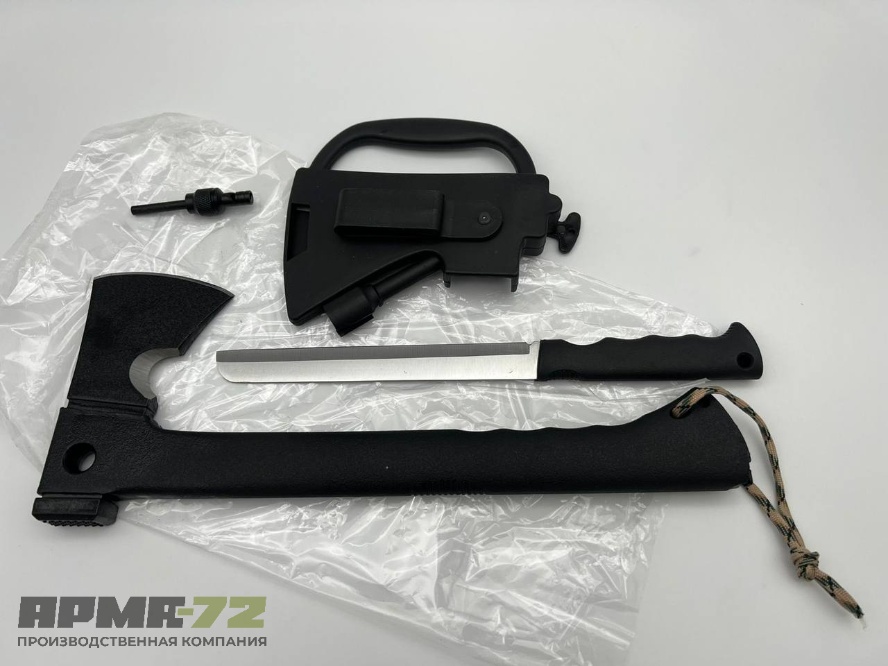Тактический топор с ножом, огнивом и свистком