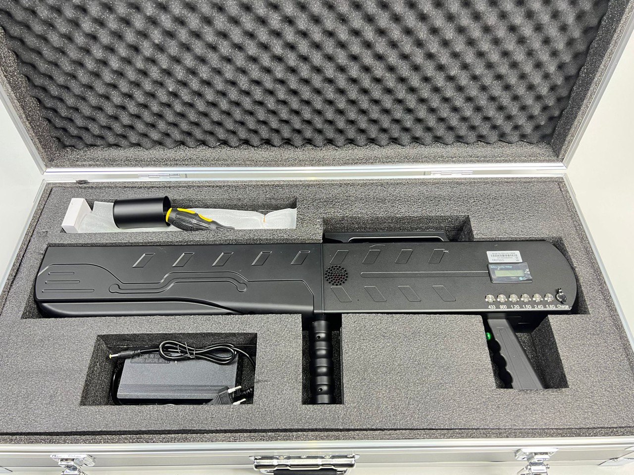 Портативный блокиратор дронов Гарпия ПРО/ 16-канальный