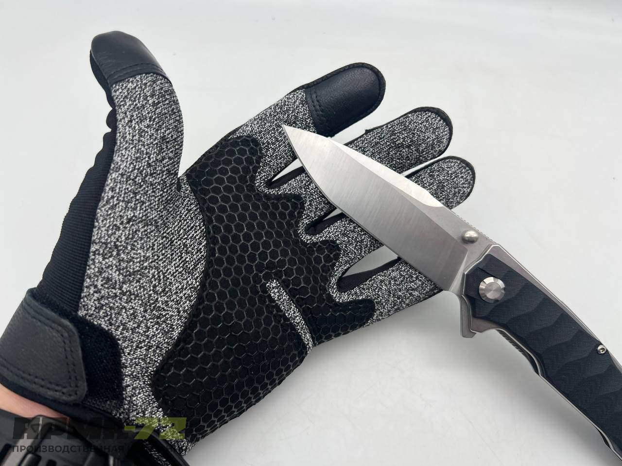 Тактические перчатки с защитой от порезов
