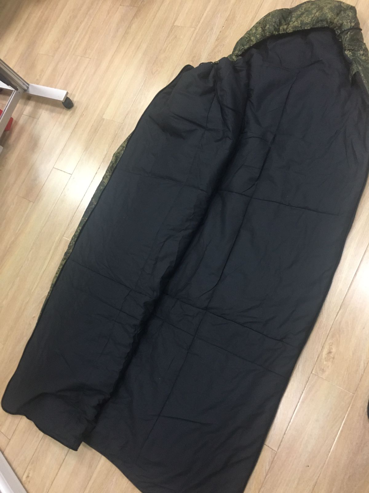 Армейский спальный мешок с капюшоном со стяжкой на 2-х фиксаторах